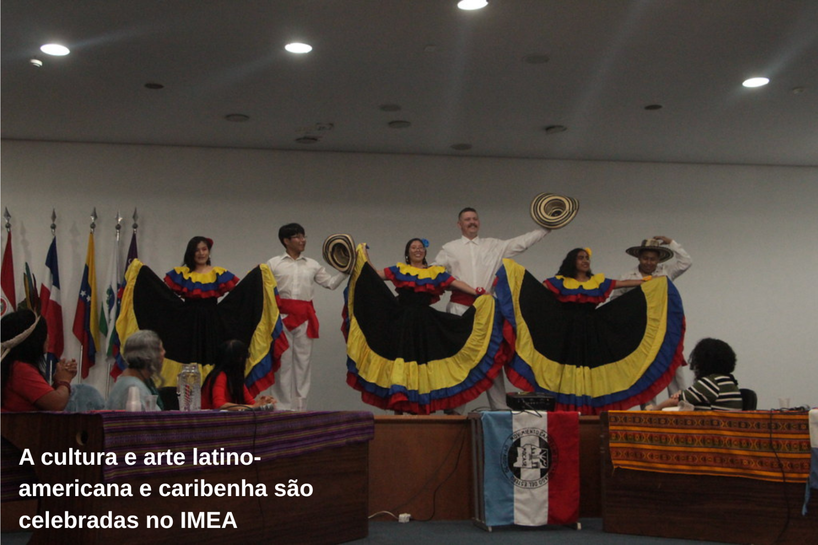 Foto 2 - Carrosel.png