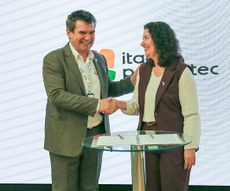 Assinatura do documento que formaliza adesão à Aliança Estratégica