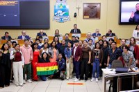 Estudantes indígenas da UNILA acompanharam a aprovação do projeto que incluiu o Dia dos Povos Indígenas no calendário oficial de Foz do Iguaçu.