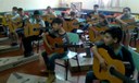 Crianças da AFA durante aula de violão: novos aprendizados