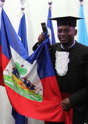 Fednel ingressou no curso de Ciências Econômicas em 2015 na primeira seleção destinada a alunos haitianos.