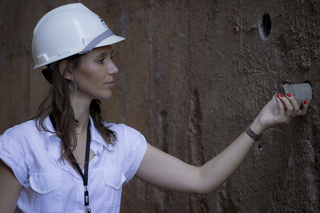 Edna Possan coordena pesquisas que buscam alternativas para uma das atividades humanas mais poluentes do mundo: a indústria cimenteira