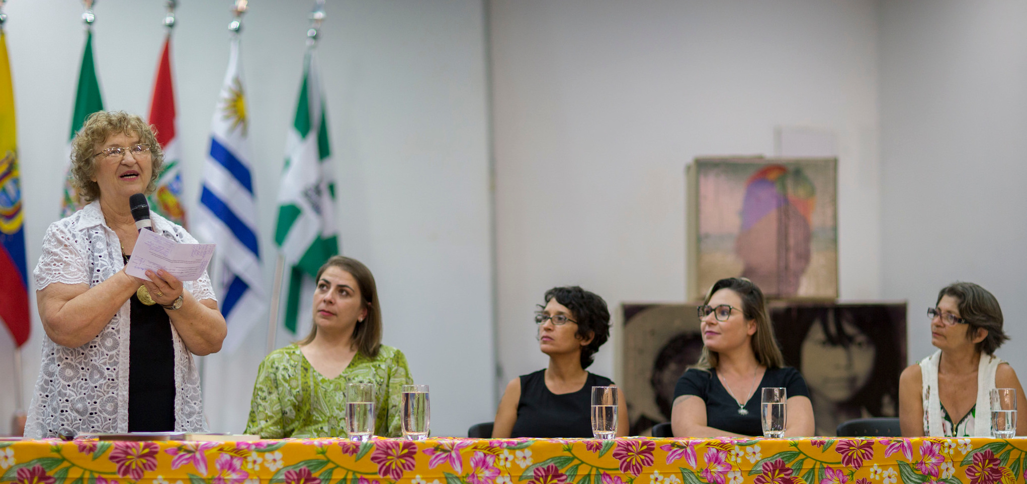 Mesa com mulheres da UNILA e comunidade com a socióloga Moema Viezzer 