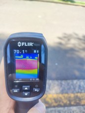 Medições realizadas nos pontos de ônibus apontam temperaturas extremas a que os usuários do transporte coletivo são submetidos (Foto: Guilherme Mella dos Santos)