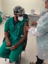 Após 10 meses de atendimentos na pandemia, em Foz do Iguaçu, um grupo de estudantes e professores participou da primeira etapa do plano municipal de imunização